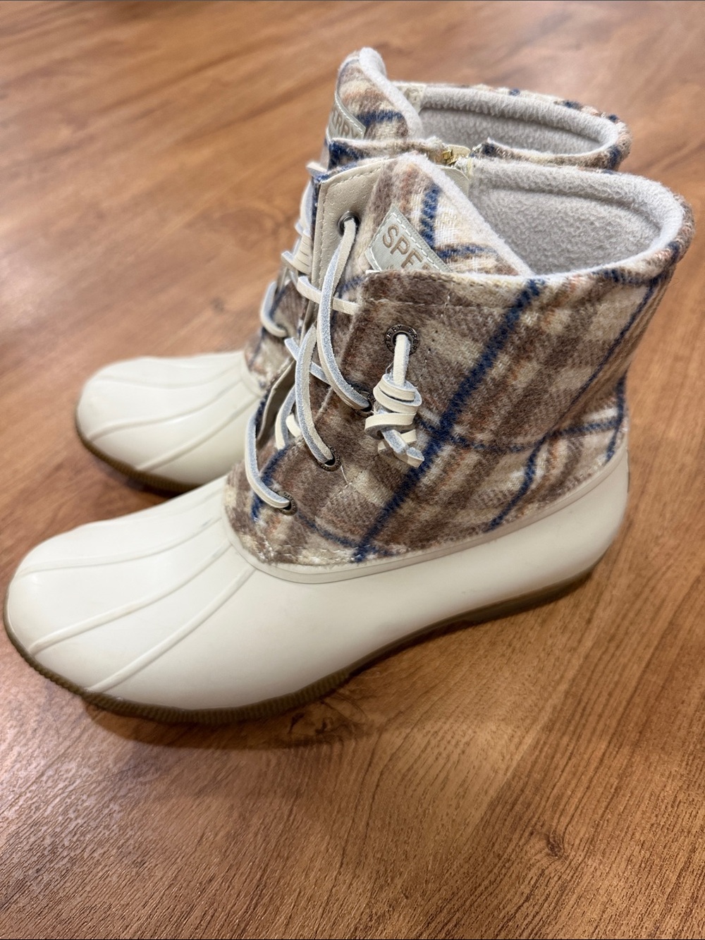 Sperry Women’s Plaid Duck Boots Cream Rain Boots Size 8.5